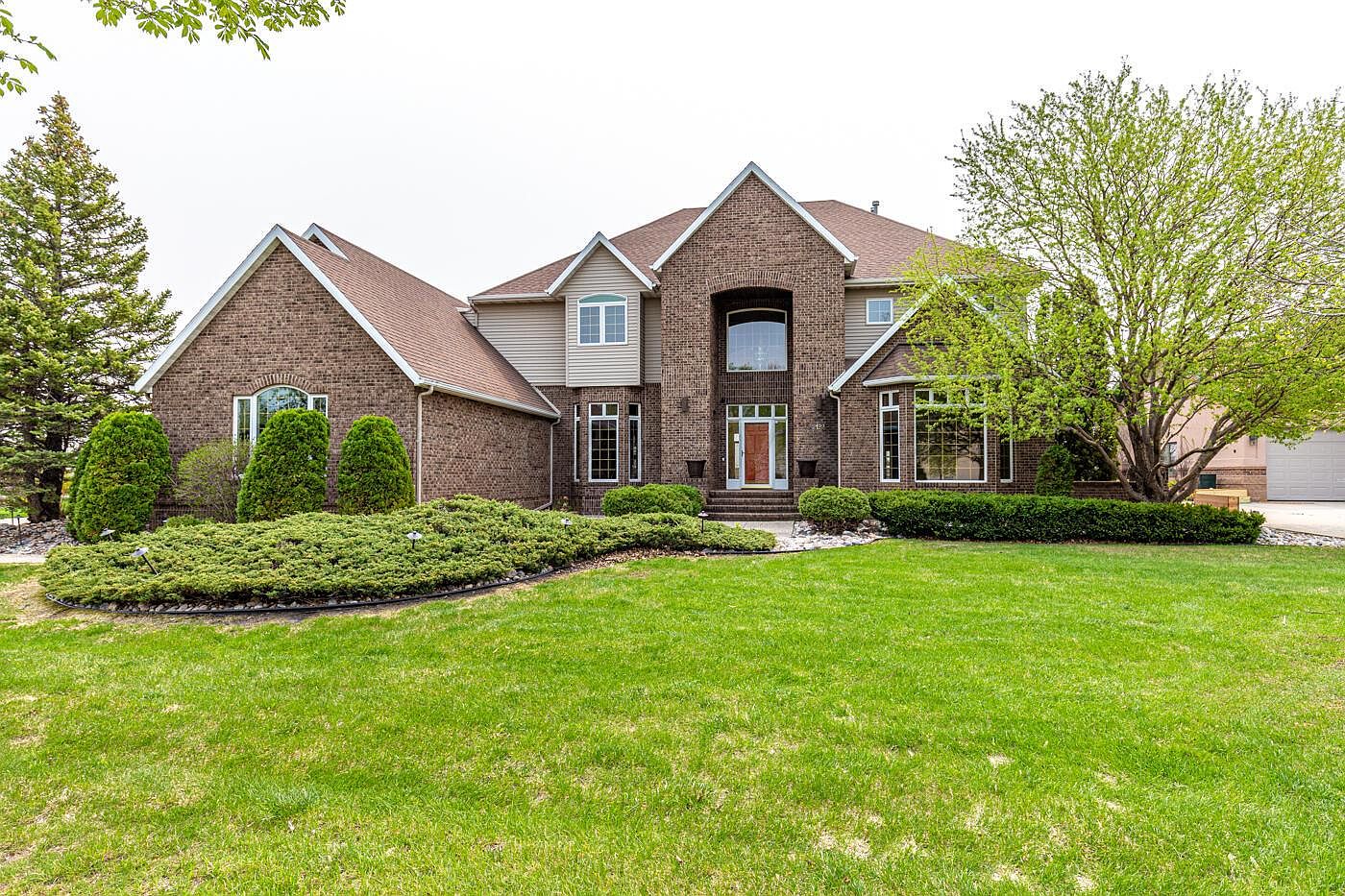 2122 Sterling Rose Ln S