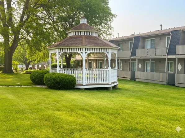 Woodland Trail, 15928-38 S Leclaire Ave #15938-215, Oak Forest, IL 60452