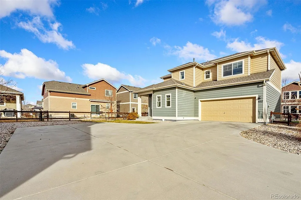 3 bed, 2.5 bath, 1687 sqft, $2,695 — Photo 1