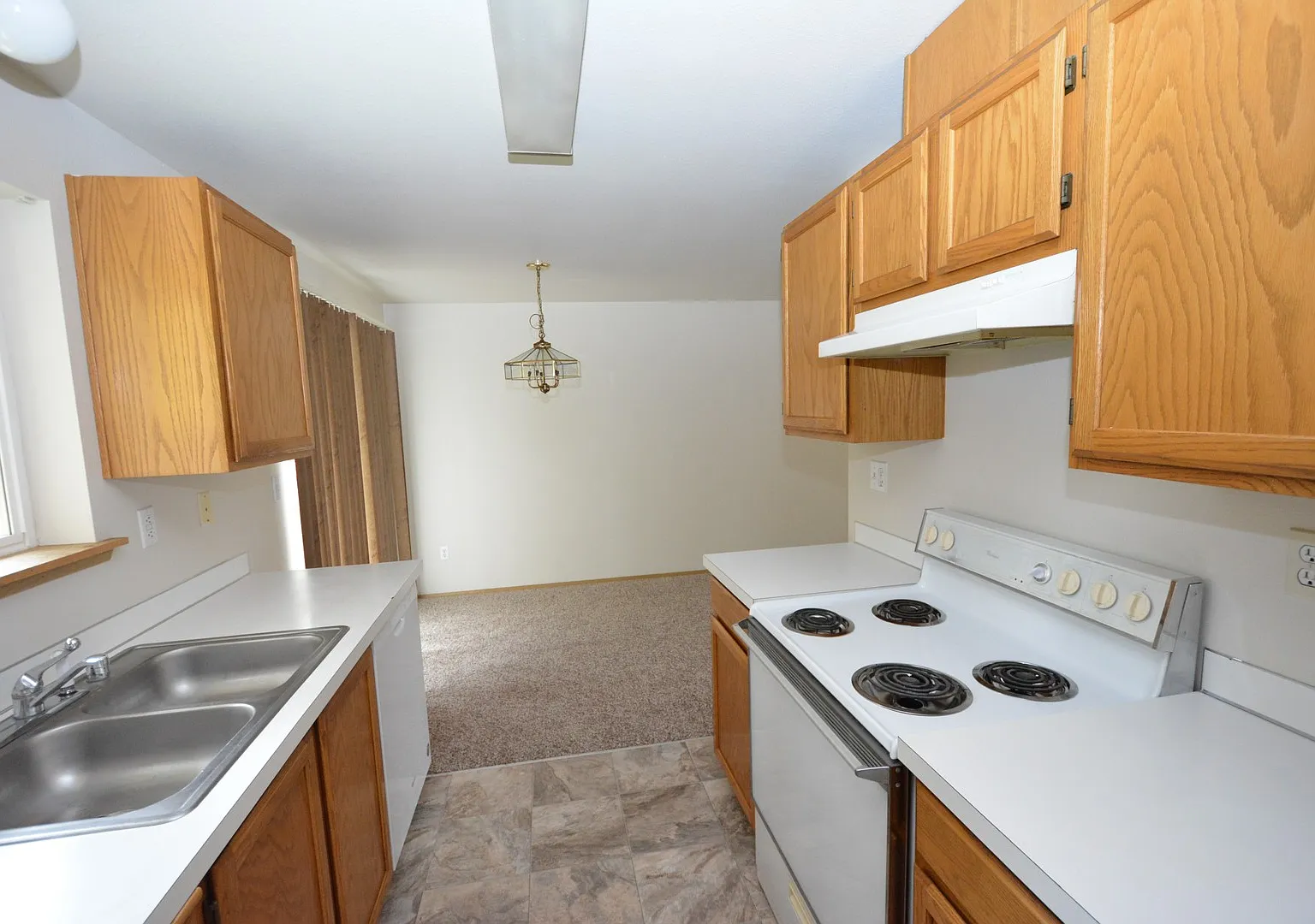 Charming, Clean Unit in Duplex — Photo 3