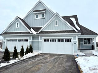 76 Spring Farm Rd, North Oaks, MN 55127