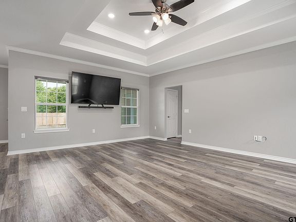 4th image of 400 Ann St
