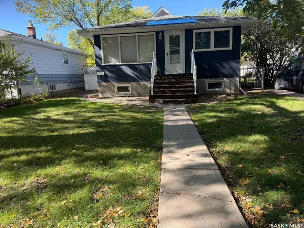 2716 McDonald Street, Regina, SK S4N 2Z8