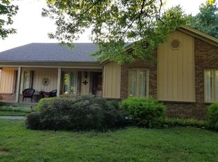 4521 Dannywood Rd, Saint Regis Park, KY 40220