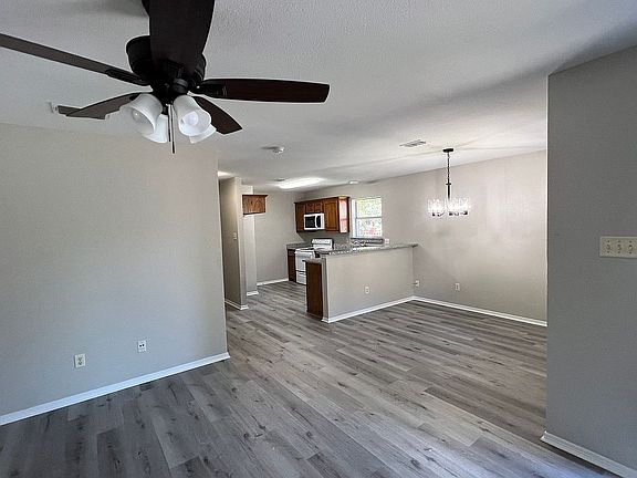 3rd image of 106 Opal St
