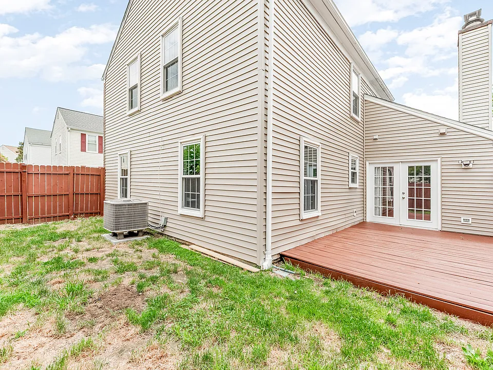 2460 Yarmouth Ln