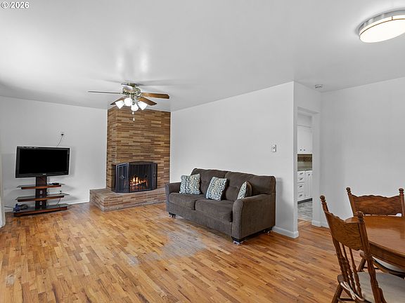 4th image of 2414 NE 59th St