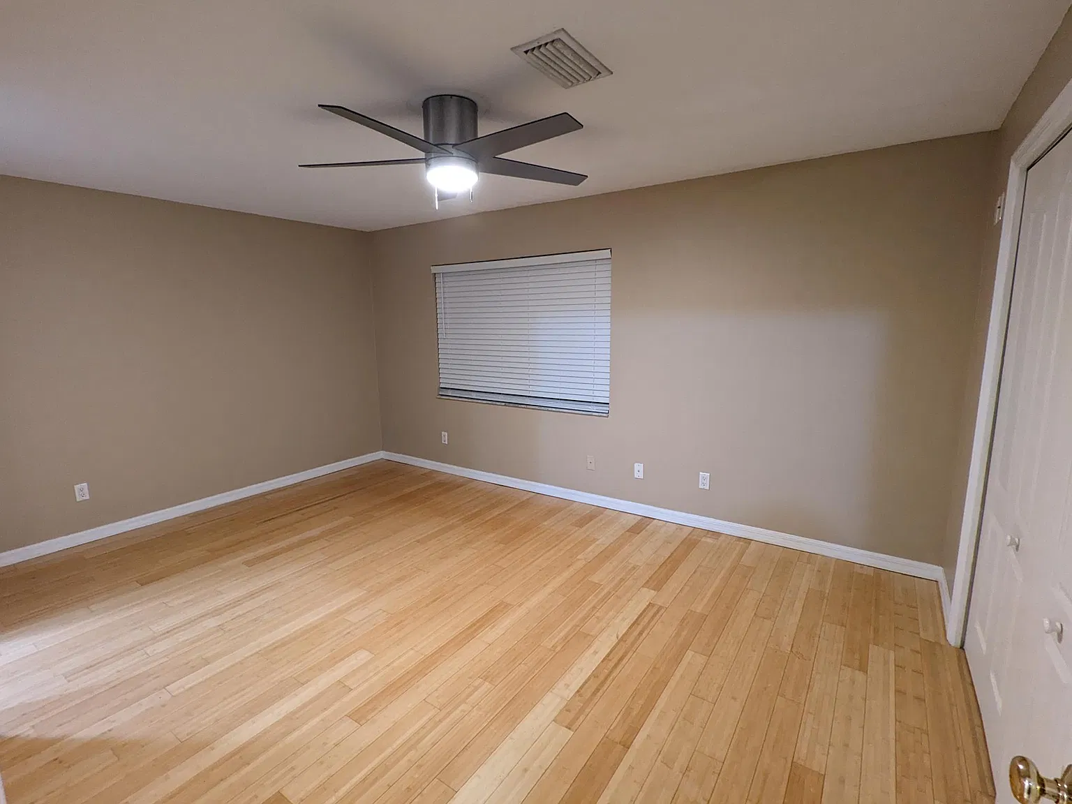 2 bed, 1.5 bath, 1200 sqft, $1,500 — Photo 3