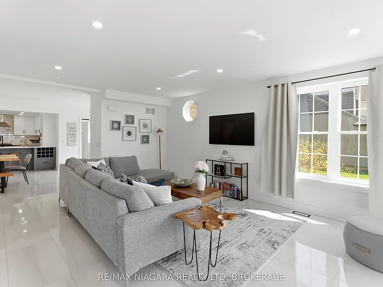 616 Lakeshore Rd — Photo 20