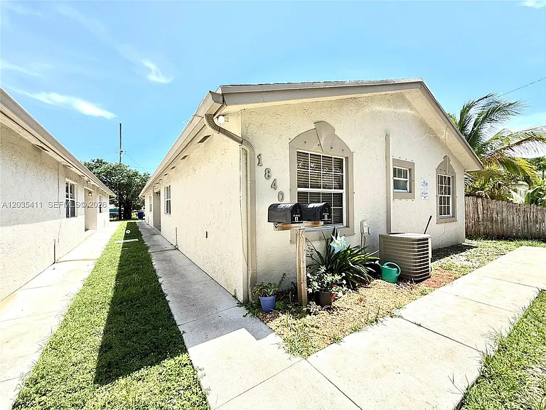 1840 Jefferson St #B — Photo 2