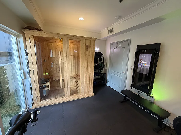 8455 De Longpre Ave — Photo 13