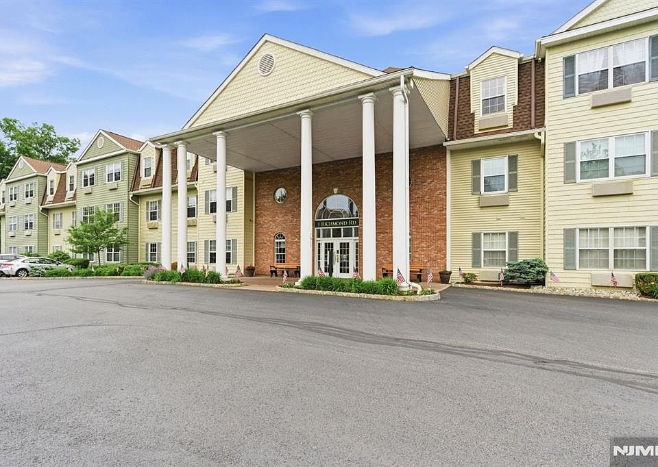 1st image of 1208 Richmond Rd #208