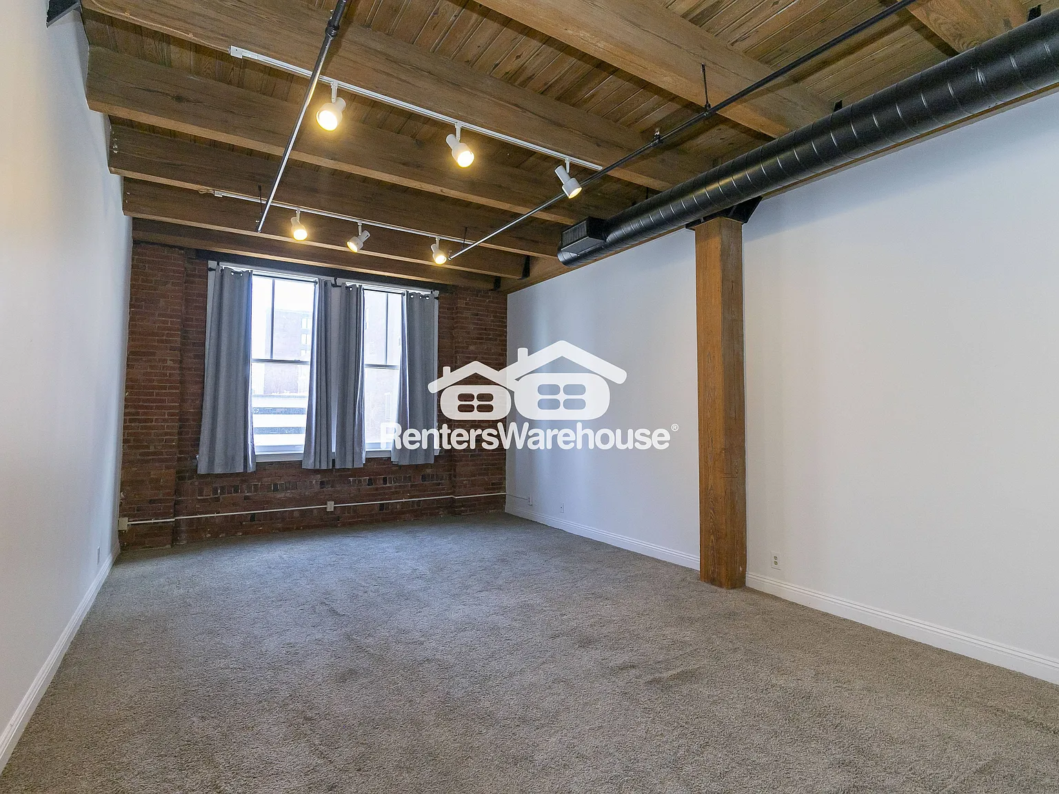 700 Broadway Blvd — Photo 4