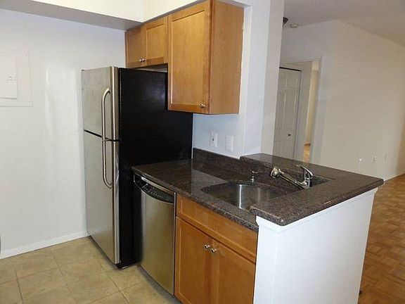 5th image of 4801 Fairmont Ave APT 601
