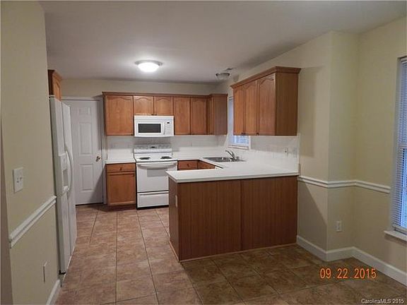 3rd image of 3735 Glen Lyon Dr