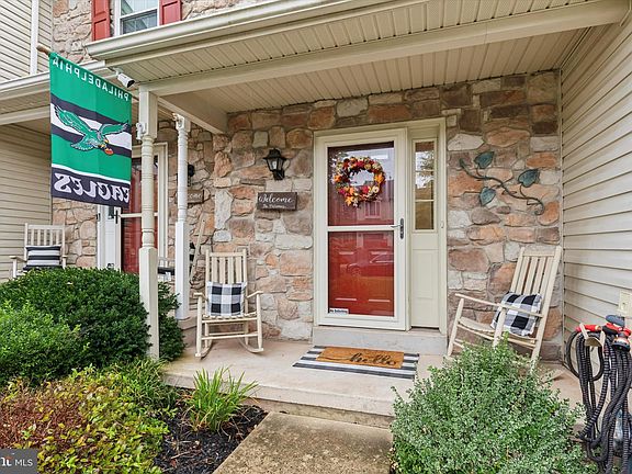 2nd image of 552 Creekside Dr