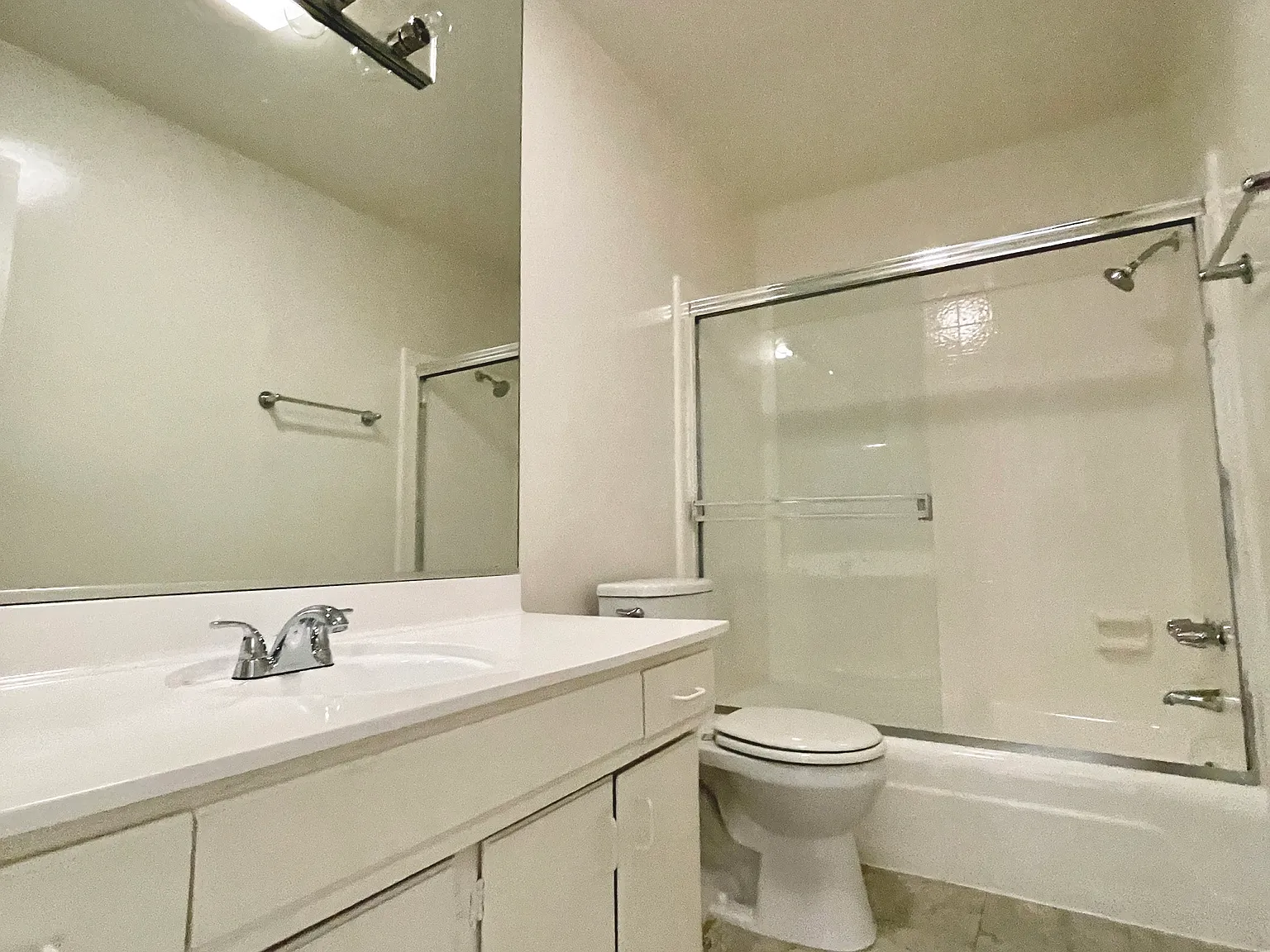 Wilshire Alexandria Westgate — Photo 1