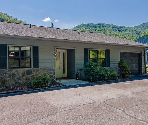 2nd image of 922 Country Club Dr