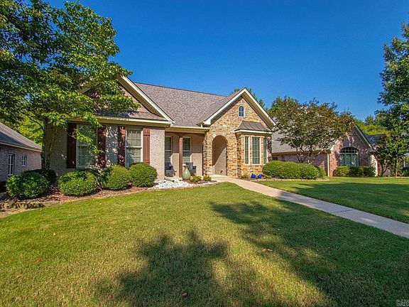 3rd image of 146 Gardens Gate Cir
