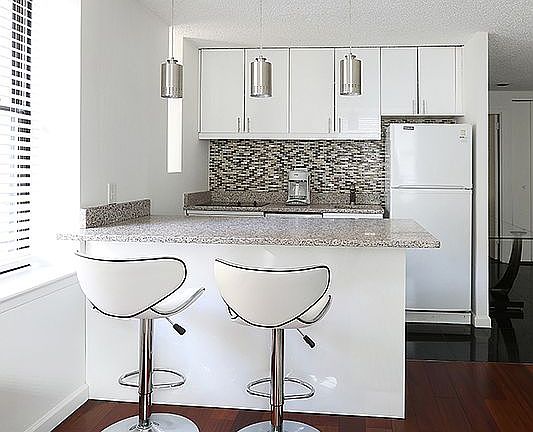 4th image of 150 W 51st St APT 816