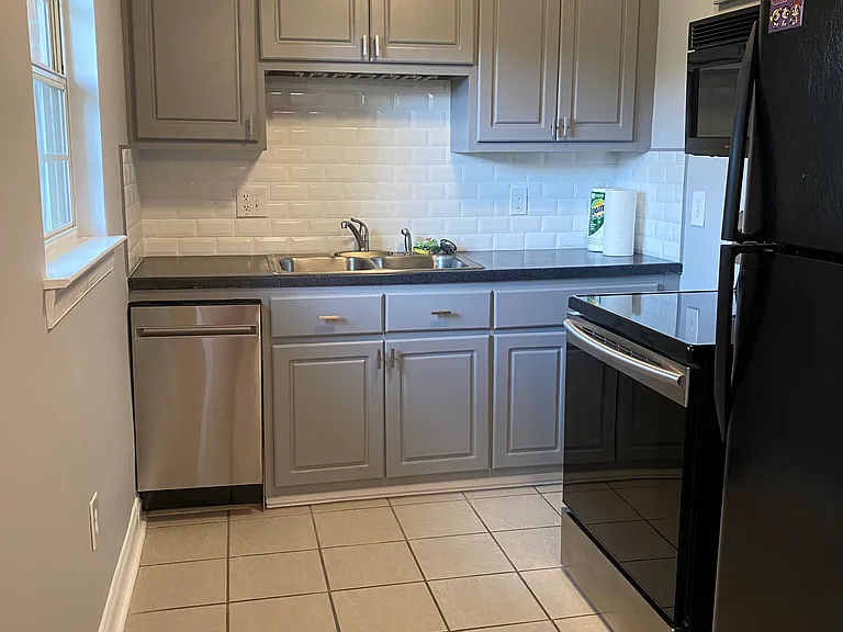 1322 Euclid Ave NE #12 — Photo 2