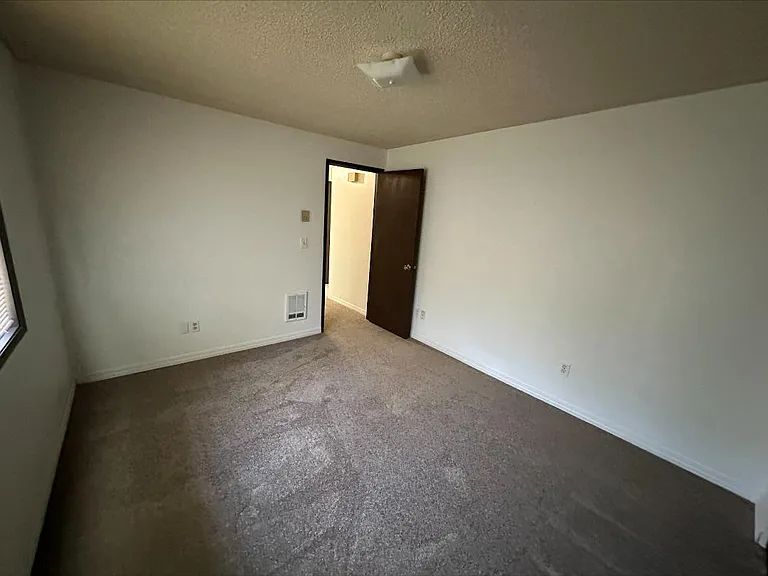 1305 NE 143rd Ave — Photo 9