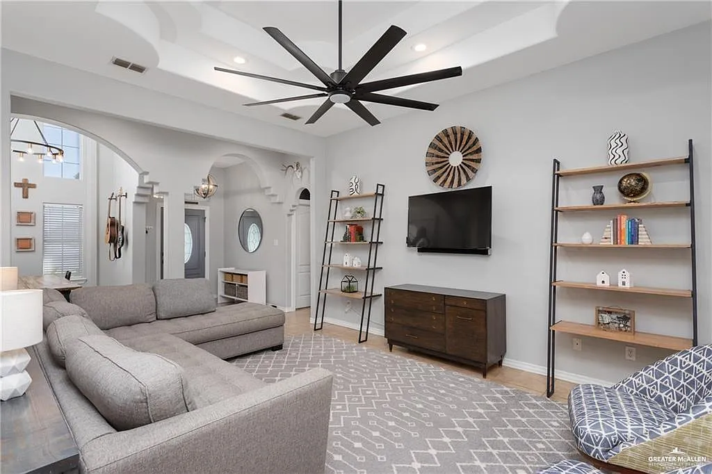 3 bed, 2.0 bath, 1535 sqft, $1,900 — Photo 2