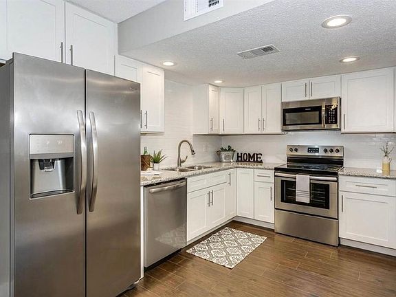 4th image of 970 W Zarragossa St