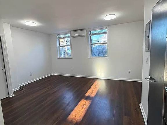 5th image of 2702 Astoria Blvd APT 3