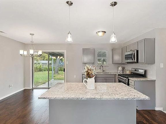 4th image of 2515 Aloha Dr