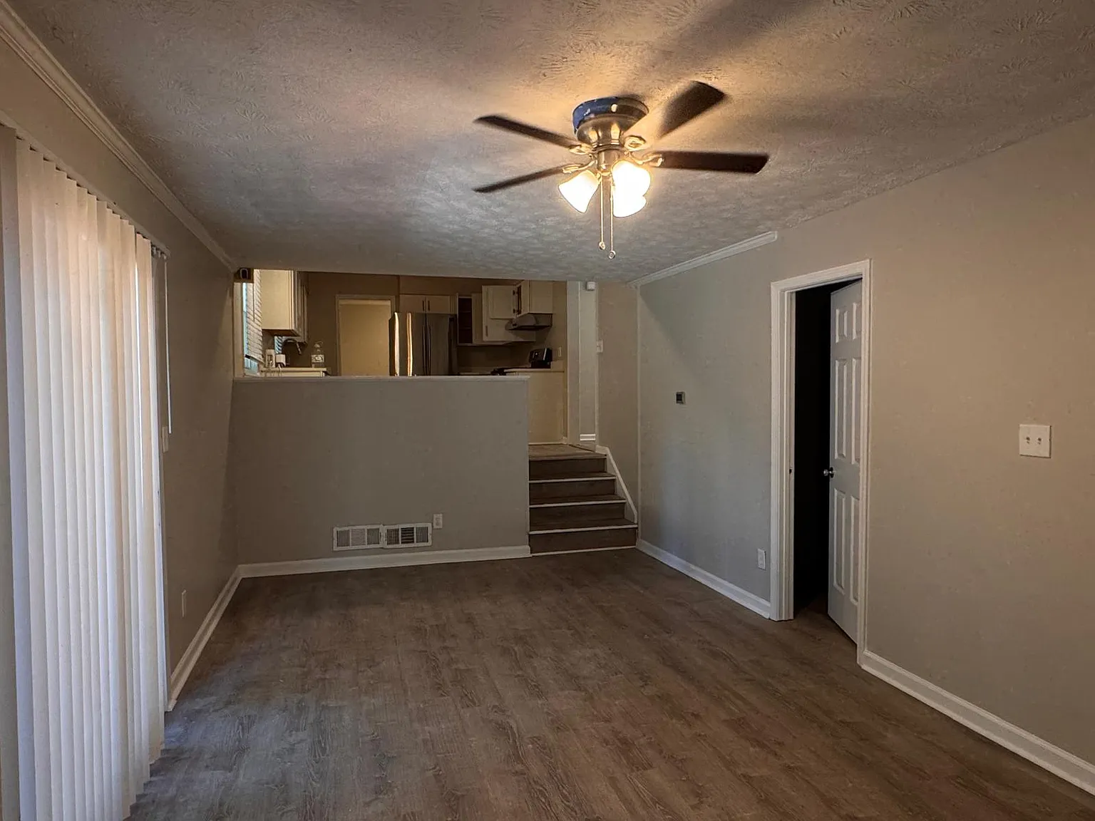 7 bed, 2600 sqft, $3,500 — Photo 2