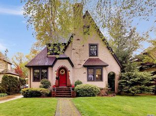 85 Pine St, Garden City, NY 11530