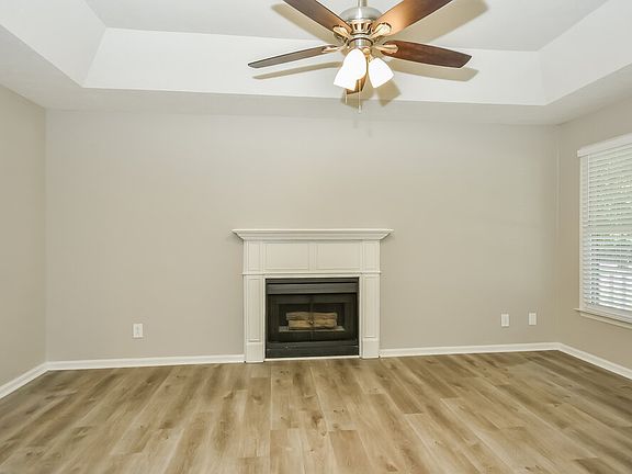 3rd image of 120 Hermitage Dr