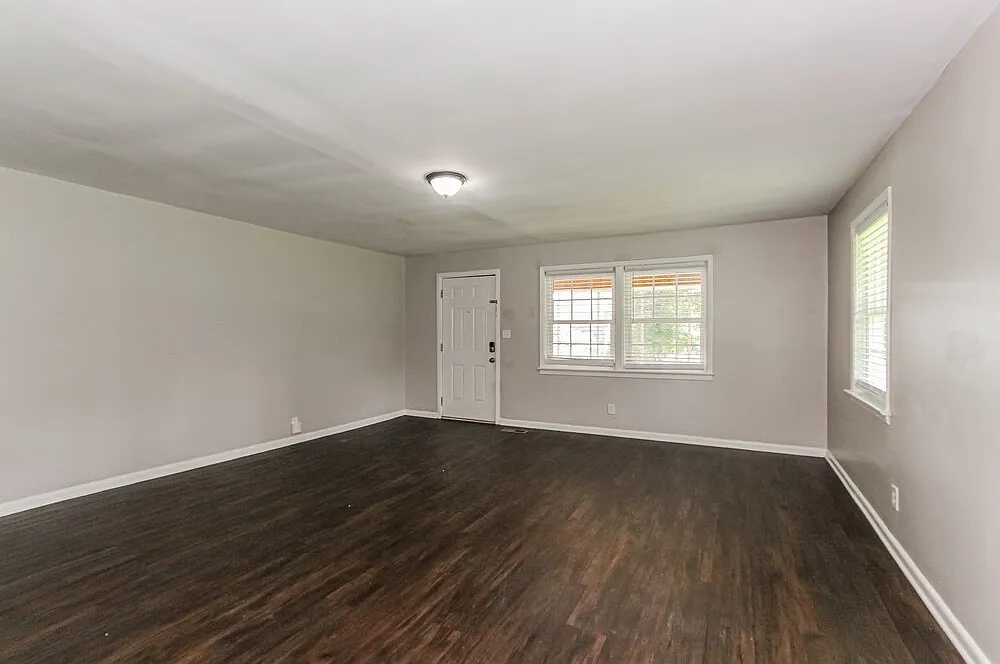 3 bed, 1.0 bath, 1212 sqft, $1,190 — Photo 4