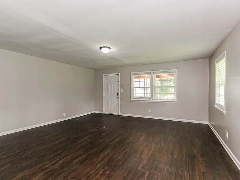 1116 Hayes Rd — Photo 4