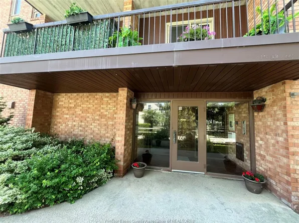 26 Alice St N, Essex, ON