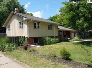 1813 James St, Hutchinson, KS 67502