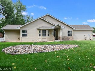 2105 Albemarle Ct, Roseville, MN 55113