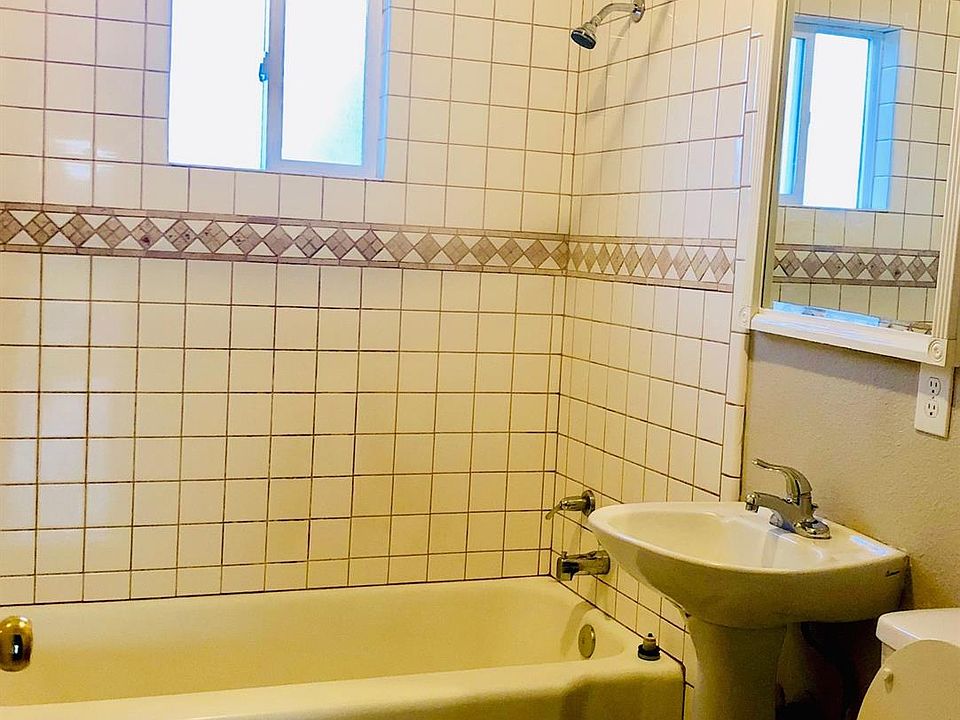 2nd image of 2745 W Inman Ave