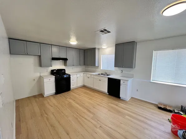 B- 6-Unit 9532-9536 1/2 Cedar Street., 9532 1/2 Cedar St #9536, Bellflower, CA 90706