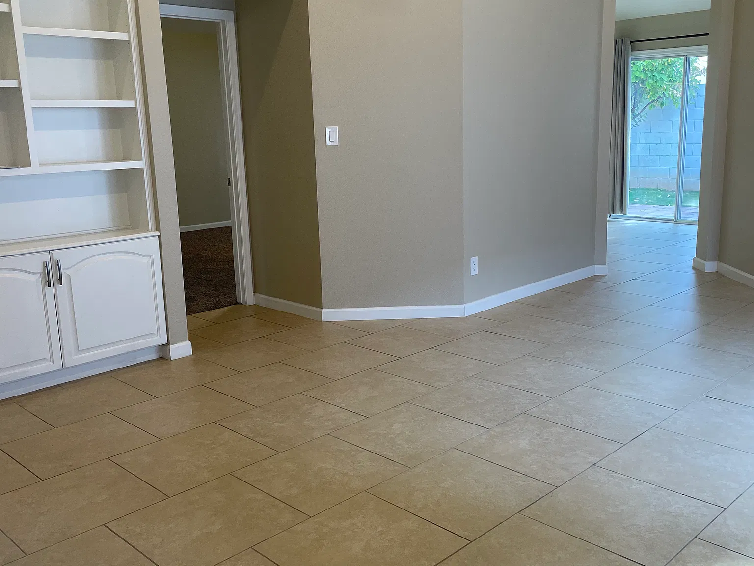 3 bed, 1383 sqft, $2,100 — Photo 2