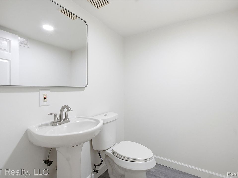 27116 Selkirk St, photo 28