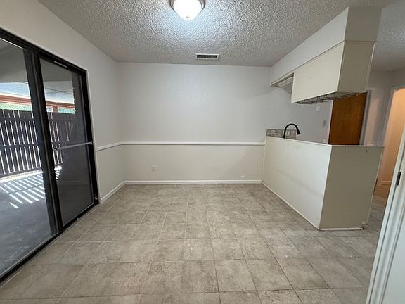 4th image of 2525 Edgemont Dr