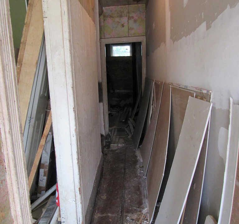 2nd image of 2043 Division St