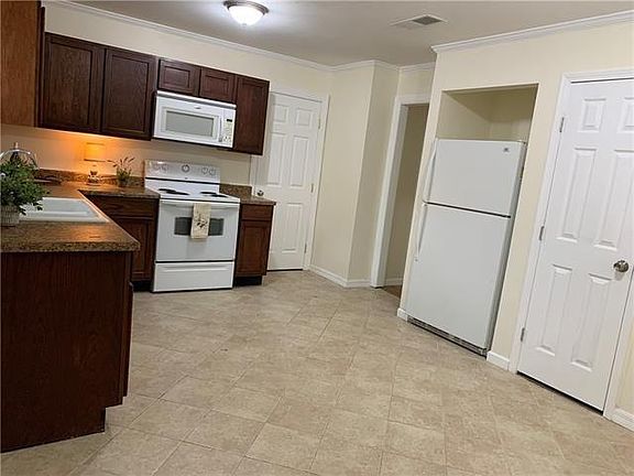 3rd image of 352 Oriole Dr