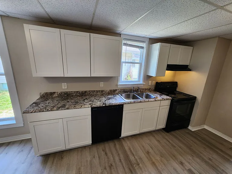 1342 N Broadway Ave #1 — Photo 10