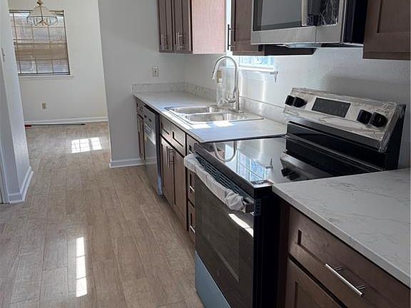 5th image of 2804-06 Lexington Dr