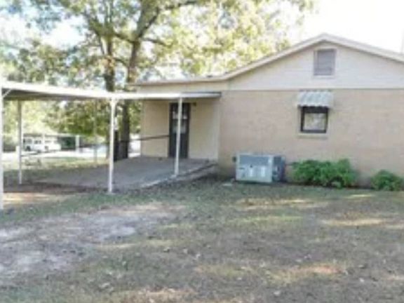 2nd image of 2820 Springhill Rd