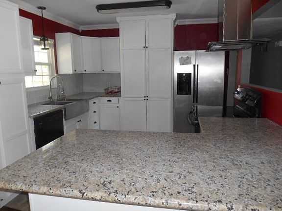 4th image of 2416 Tulane St