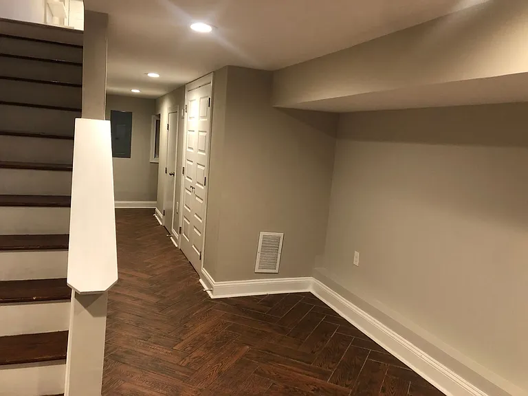 227 N Rose St — Photo 15